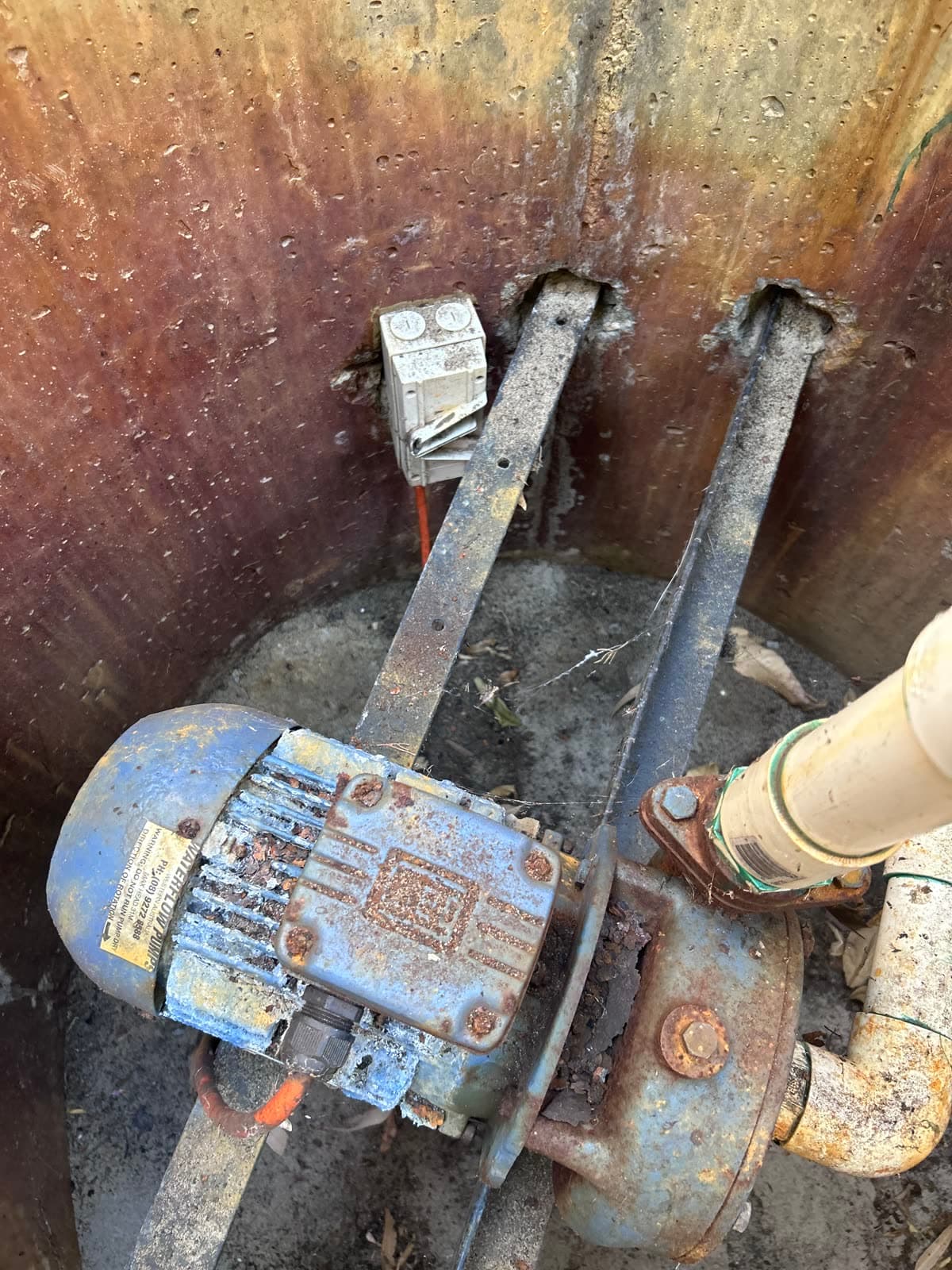 Old, worn reticulation pump setup before replacement.